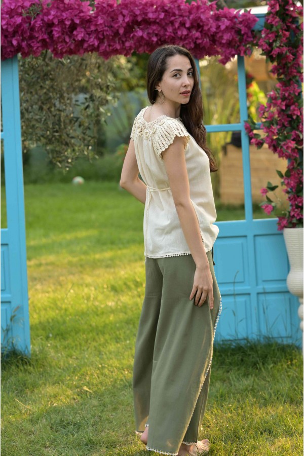 ELİŞİ DANTEL YAKA ROBALI BLUZ - BEJ